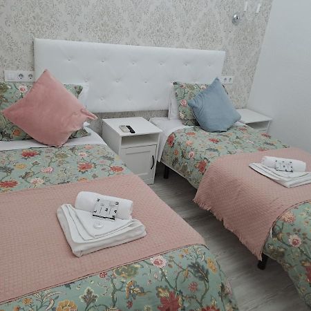 Hostal Milan Madrid Bagian luar foto
