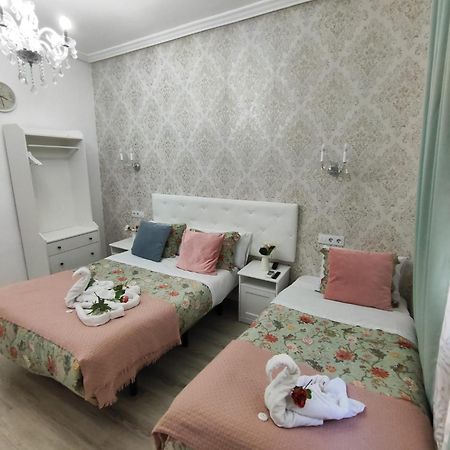 Hostal Milan Madrid Bagian luar foto
